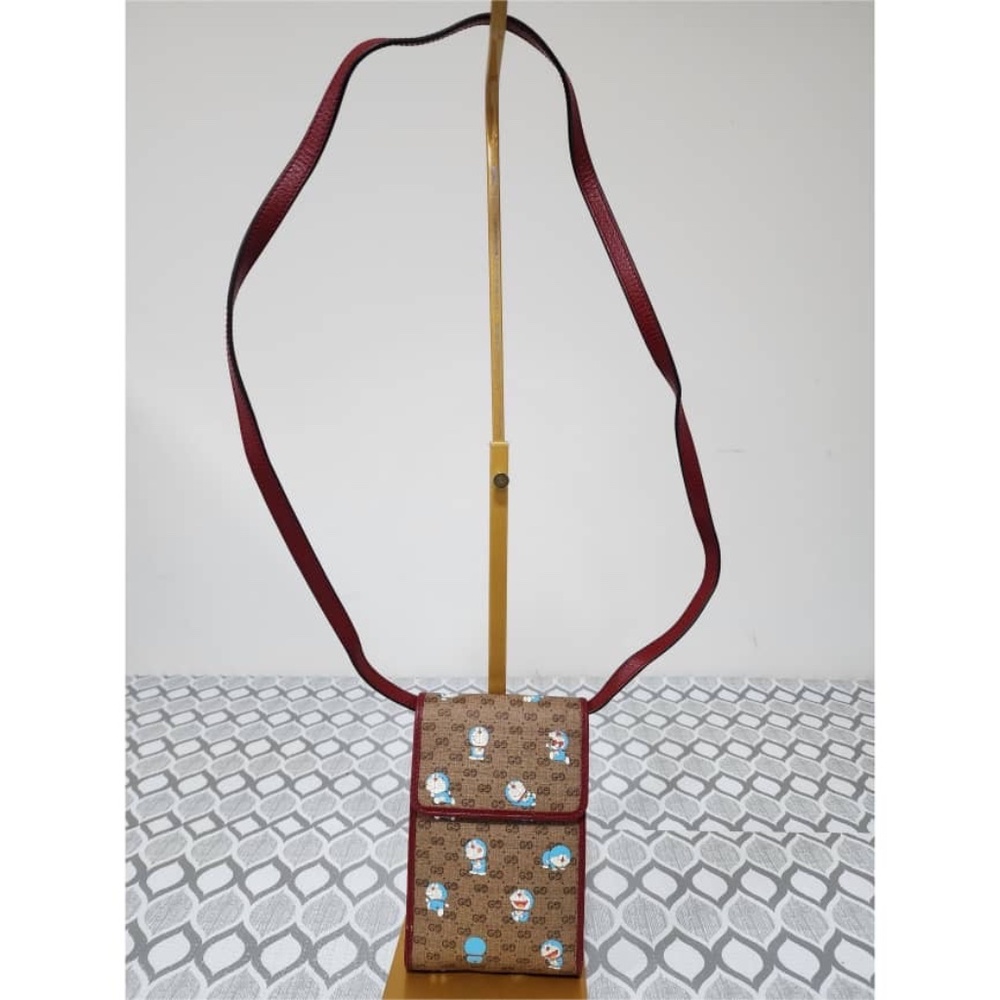 Authentic GUCCI X DORAEMON Mini GG Supreme Monogram Mini Crossbody Bag Beige/Che